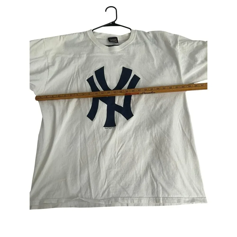 Vintage 2002 New York Yankees Logo MLB Baseball White 2X Majestic Cooperstown